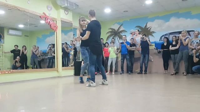 Bachata fusion by Victor Bogdanov & Oxana Si смотреть онлайн