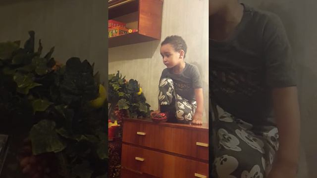 что делают Дети дома без Мамы смотреть онлайн