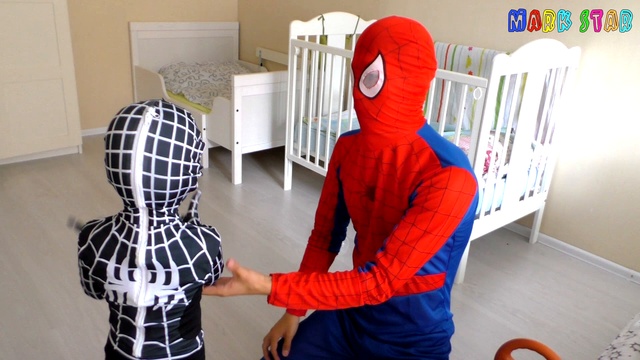 WAR FOR SURVIVOR! Super Spidermans GIANT Spiders Attack Kids Funny video for Children смотреть онлайн