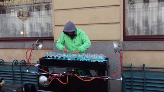 Street music of Prague. Singing glasses 2019/Уличная музыка Праги. Поющие бокалы 2019. смотреть онлайн
