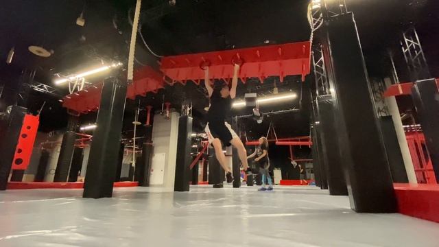 Паркурщик выиграл посещение Ninja Fit на скалодроме смотреть онлайн