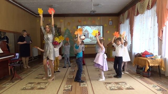 "Осенний танец" в исполнении детей средней группы №9 смотреть онлайн