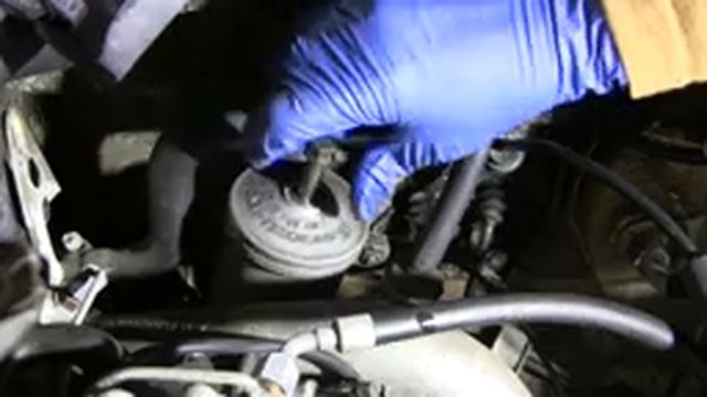 Mercedes 190E Oil Change W201 смотреть онлайн