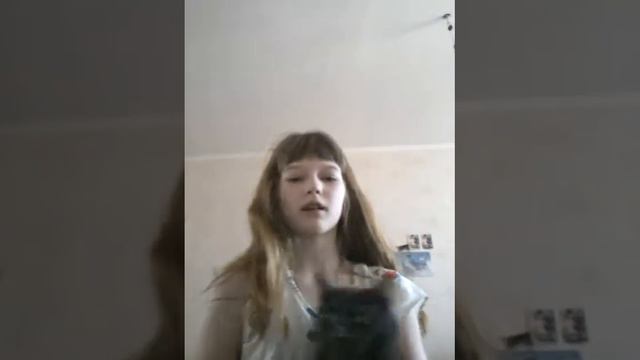 Я снимала видео вместе с котом потому что мне было очень страшно смотреть онлайн