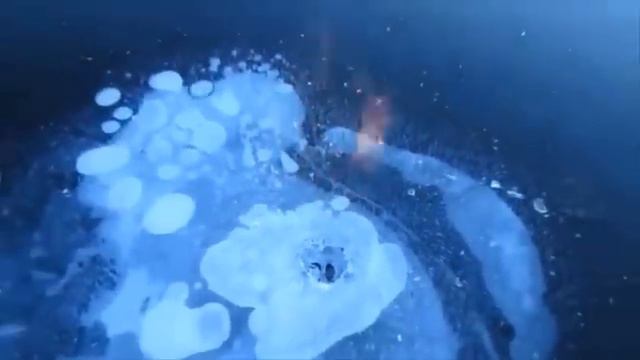 Подожгли метан, замерзший на озере смотреть онлайн