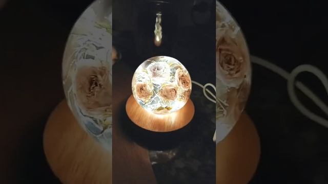 Ночник из эпоксидной смолы с цветами смотреть онлайн