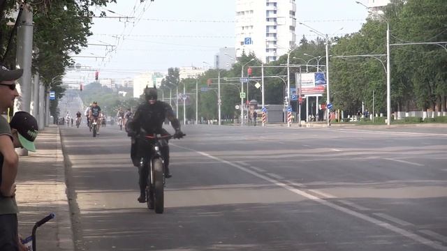 ВЕЛОГОНКИ спорт новости уфа день 1000 велосипедистов 28 мая 2023 спринт.на проспекте октября смотреть онлайн