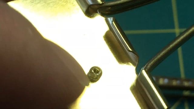 История спасения одной винтажной брошки. Работа с клеем UV. В мастерской Maye Camarena. смотреть онлайн