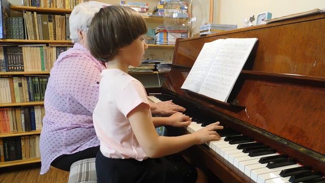 Марианна Лемешкина, 5 лет. "Весенний ветерок" смотреть онлайн