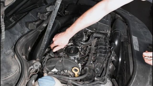Замена свечей зажигания Volkswagen Passat 7 1,8 tsi смотреть онлайн