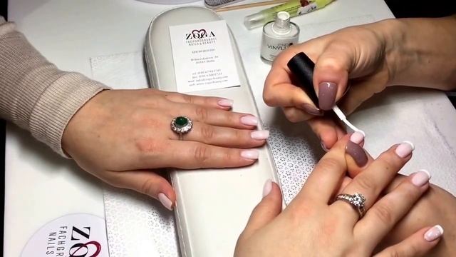 CND VINYLUX CND SHELLAC FRENCH MANICURE BY WWW.ZOGA-BEAUTY.COM