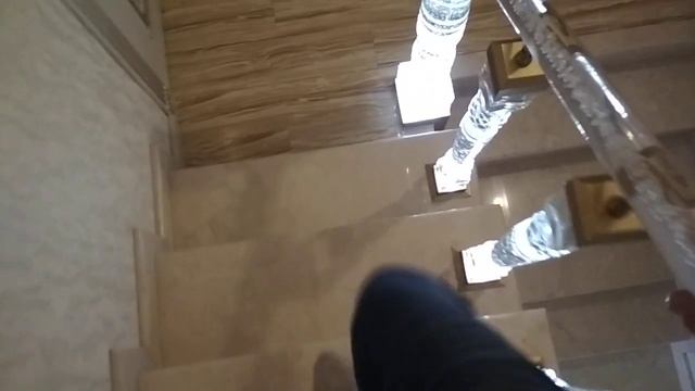 Стеклянные балясины №27 для лестницы с акриловым поручнем право смотреть онлайн