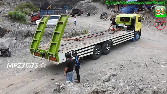 Devita Trying Kobelco SK200-10 Excavator Loading Dump Truck