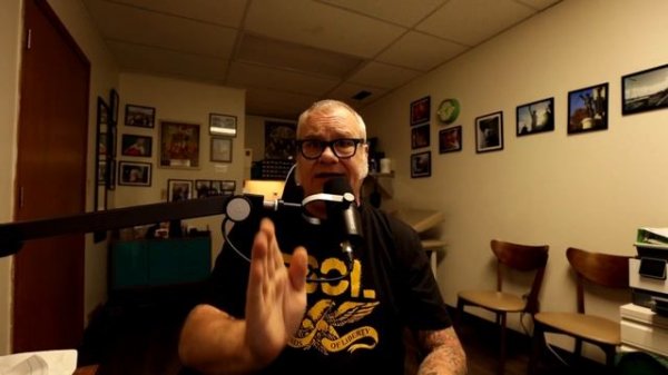 2022 Vertical Labret Piercing Pros & Cons by a Piercer S02 EP49