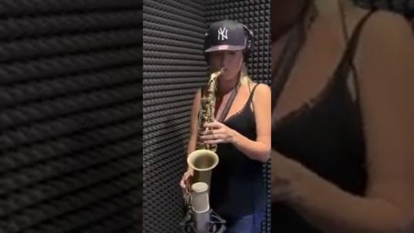 Поющий саксафон!!!