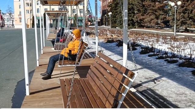Бесплатно покататься на качелях можно на Советской площади Саранска! смотреть онлайн
