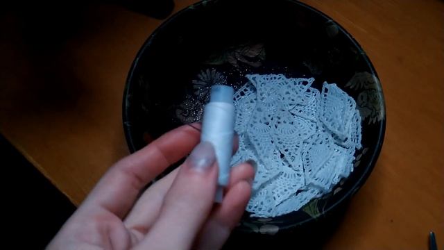 Гирлянда, клей и мнооого вязания: запрыгиваю на хайптрейн идей новогоднего декора 2022 смотреть онлайн