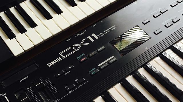 Yamaha DX-11 Demo - All sounds by DX-11 смотреть онлайн