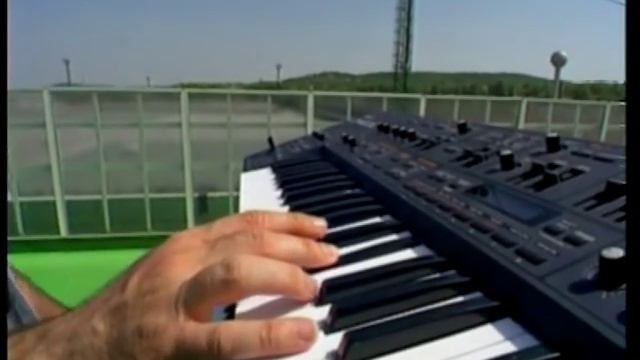 Maksa Zoltán: CO2 - az első szintetizátor lemez klipje смотреть онлайн