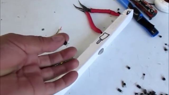 REPARACION DE UNAFUENTE DE ALIMENTACION DE UNA LAMPARA смотреть онлайн