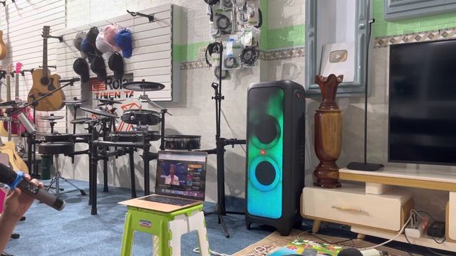 Jbl partybox 1000 - roland thiên tài thử hát karaoke trên con loa siêu khủng của jbl смотреть онлайн