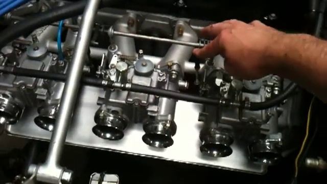 Triple 40PHH Mikuni carb's on Nissan / Datsun L28 смотреть онлайн