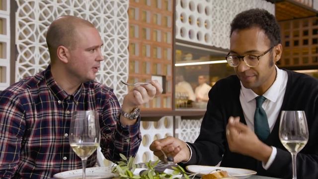 Go Through the Entire 19-Course Tasting Menu of a Michelin-Starred Barcelona Restaurant смотреть онлайн