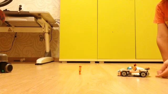 Легоавария. Машина сбивает человека. смотреть онлайн