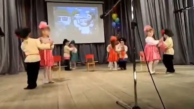 Танец «Девочки фабричные». Детский сад 4., с.Ермаковское смотреть онлайн