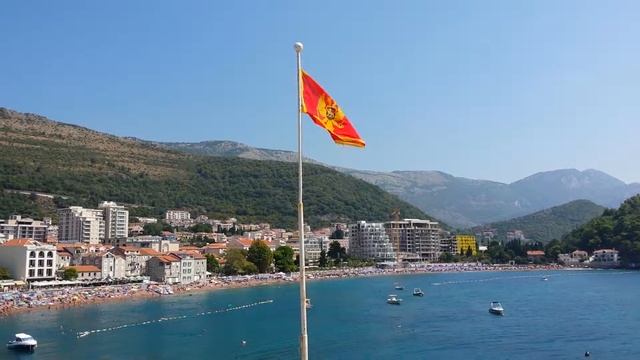 Вид на Петровац с крепости Castello смотреть онлайн