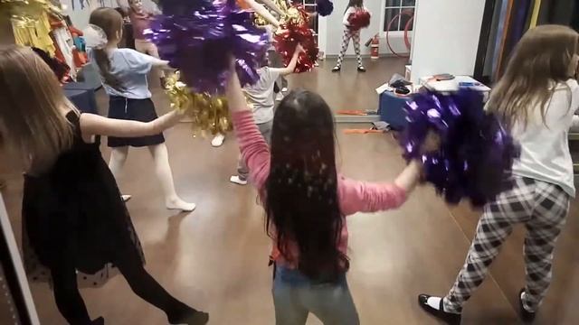 Кидбург /Диана в школе танцев смотреть онлайн