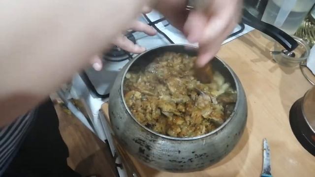 тушёная картошка в чугуне смотреть онлайн