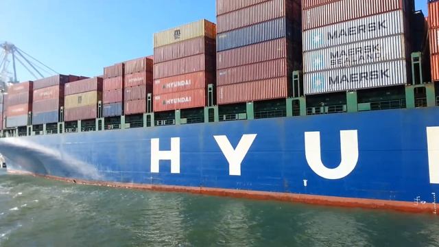 Ferry Ride View. Container Ship x 3 Eastbound Passing. Port of Oakland. April 30, 2017. смотреть онлайн