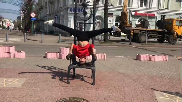 Могилев. Стоечка на голове (акробатика) смотреть онлайн
