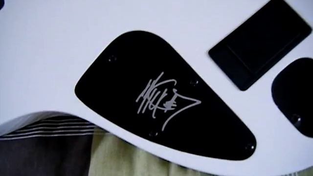 Ibanez MTM2 White (New Ibanez Model For 2010) смотреть онлайн