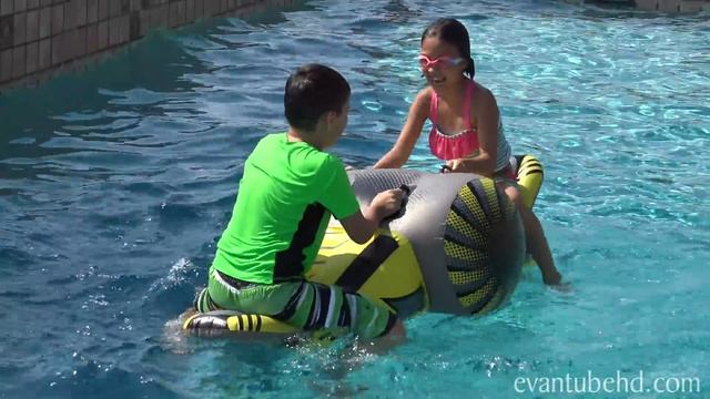 SEA-SAW BATTLE!!! Swimming Pool Challenge FUN! смотреть онлайн