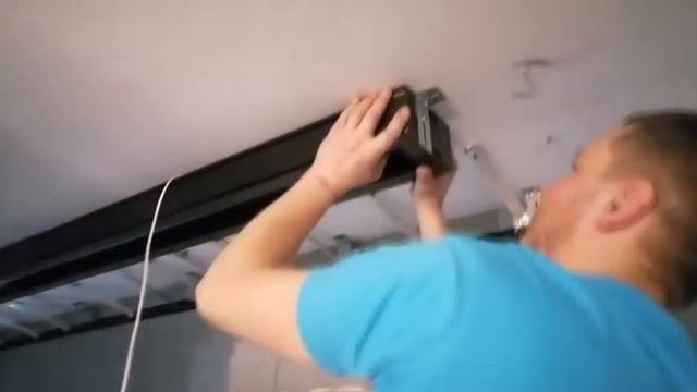 Натяжные потолки с трековой системой Lumfer смотреть онлайн