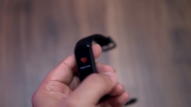 Honor Band 5i vs Mi Band 4 which one is the (best fitness band) in India смотреть онлайн