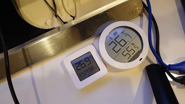 Xiaomi Mijia temperature monitor Gen 1 vs Gen 2 review смотреть онлайн