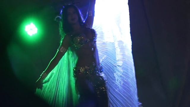 А я все думаю о ней, она ярче огней смотреть онлайн