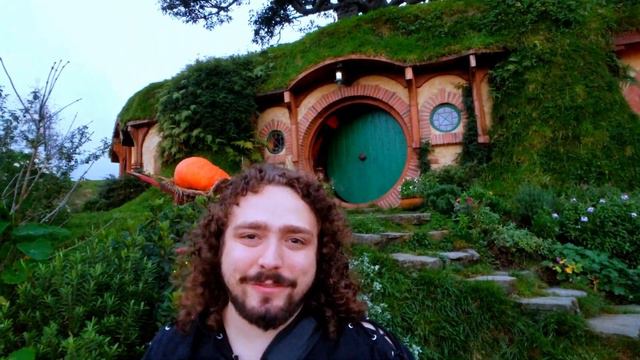 Middle Earth Adventures Ep 1: Hobbiton | With Vanessa and Ari смотреть онлайн
