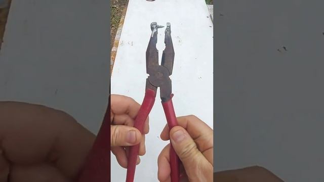 Из пассатиж двух гаек и дюпеля получился дырокол для жестянки смотреть онлайн