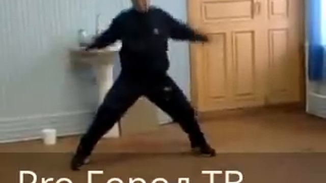 Танцующий мужик в баре в Сернуре Марий Эл смотреть онлайн