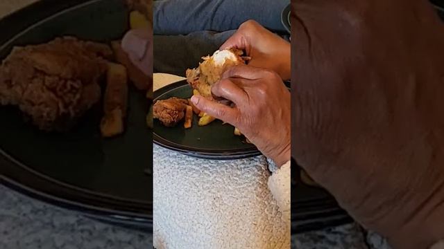 FRIED CHICKEN VS. ESME смотреть онлайн