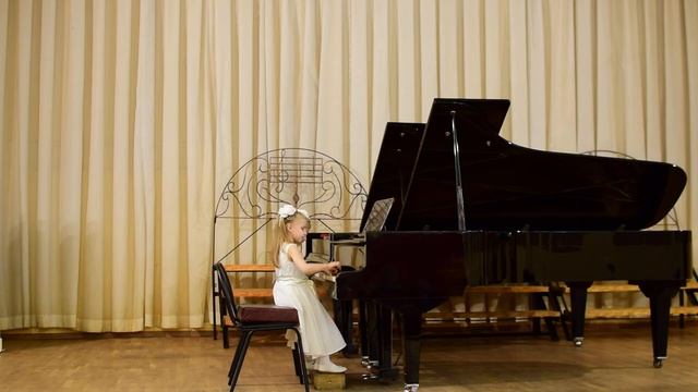 Аня Цебрикова и Аня Пискунова "Добрый жук" смотреть онлайн