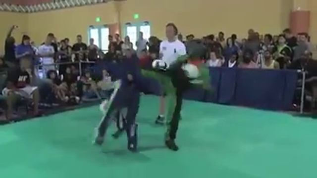 Красивейшая контратака ногой в голову смотреть онлайн