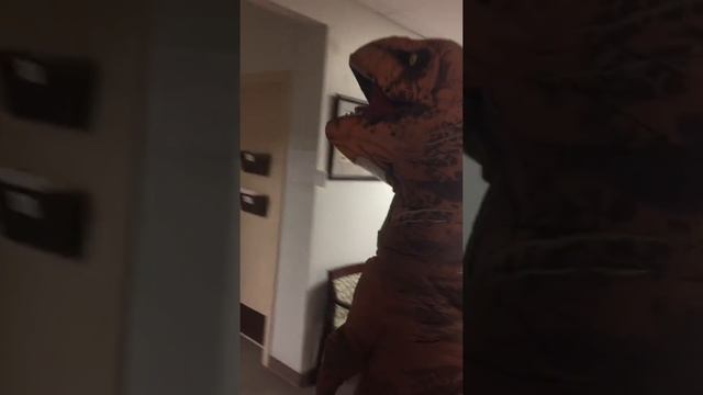 T-REX WALKS INTO COMMANDERS OFFICE!! (EVERYBODY WANTS TO BE A SNIPER) смотреть онлайн