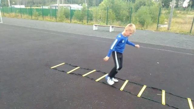 Футболист Заха!!! Веселое видео с тренировки!!! смотреть онлайн