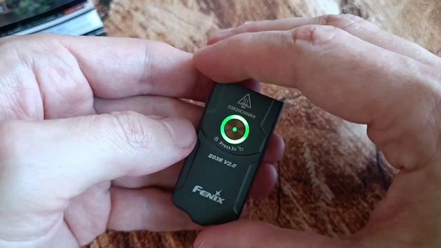 Fenix E03R V2.0 Новый наключный фонарь с режимом "дыхание" и красным светом смотреть онлайн