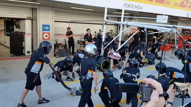 ТРЕНИРОВКА ПИТ СТОПА, ФОРС ИНДИЯ, ГРАН ПРИ СОЧИ 2017 смотреть онлайн